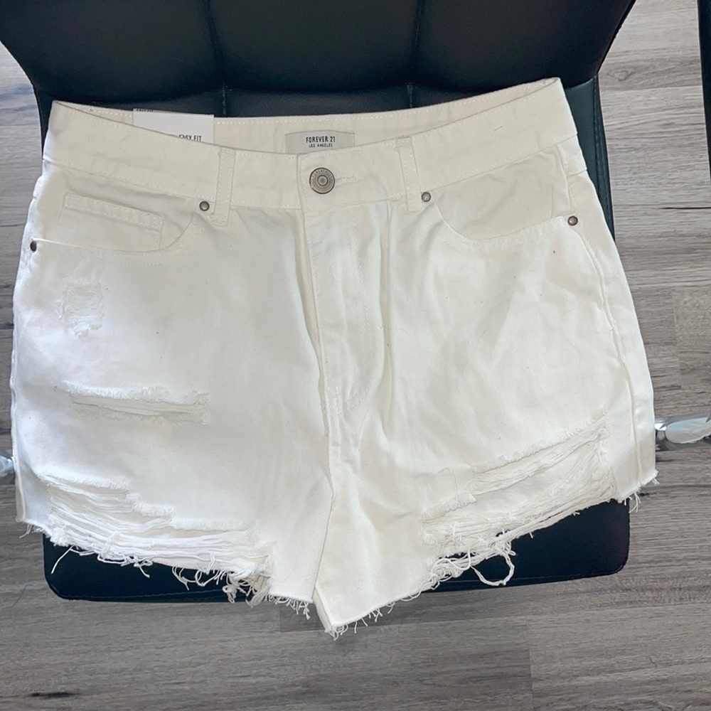 White forever21 easy fit shorts nwt